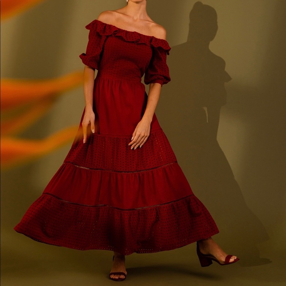 Dreamy dress. Beautiful red color. Brazilian designer.